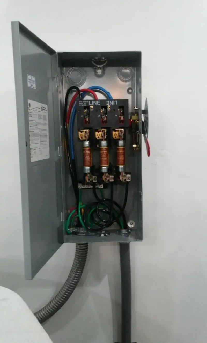 Three-phase disconnect switch installed for Smoke Detector Installation in Eldorado